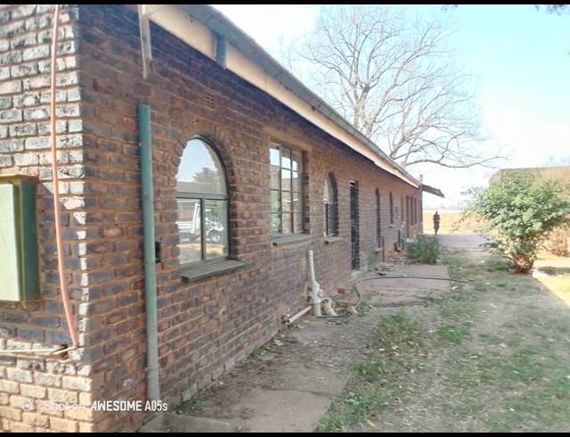 4 BEDROOM FREEHOLD FOR SALE IN ELOFF